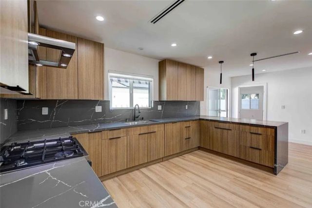 1613 N Niagara Street, Burbank, CA 91505