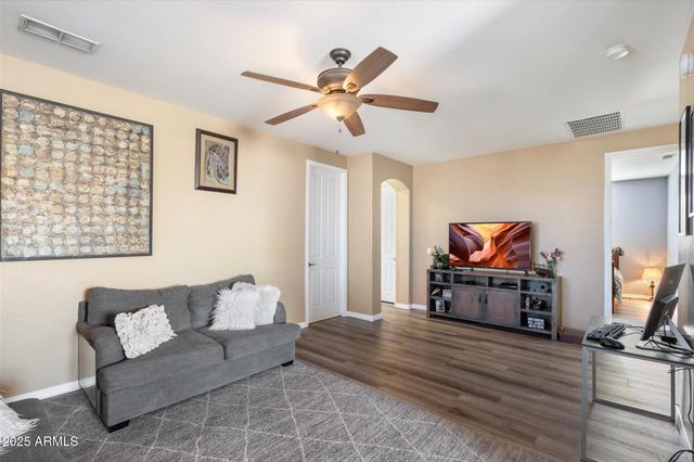 2901 E IRIS Drive, Chandler, AZ 85286