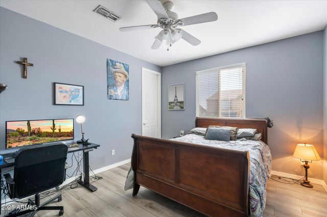 2901 E IRIS Drive, Chandler, AZ 85286