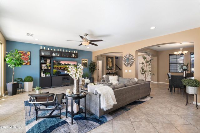 2901 E IRIS Drive, Chandler, AZ 85286