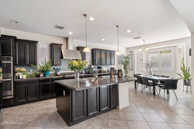 2901 E IRIS Drive, Chandler, AZ 85286