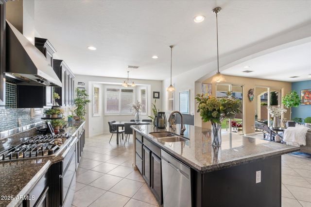 2901 E IRIS Drive, Chandler, AZ 85286