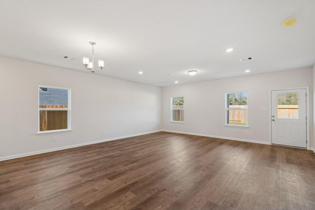 648 Woodhaven Lakes Drive, La Marque, TX 77568