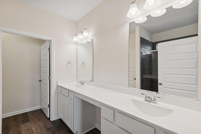 648 Woodhaven Lakes Drive, La Marque, TX 77568