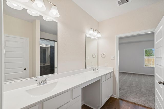 648 Woodhaven Lakes Drive, La Marque, TX 77568