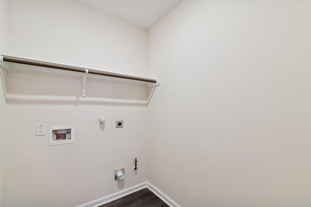 648 Woodhaven Lakes Drive, La Marque, TX 77568