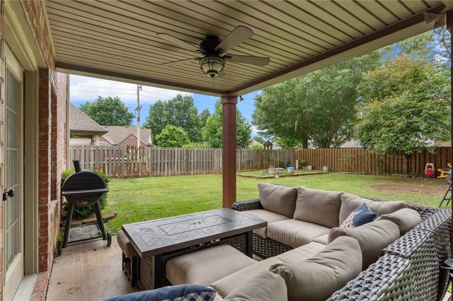 4299 W Morning Mist Drive, Fayetteville, AR 72704
