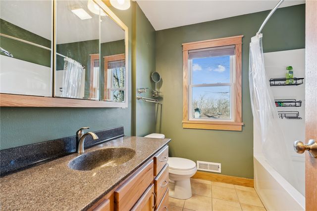 1338 Parkwood Drive SE, Cedar Rapids, IA 52403