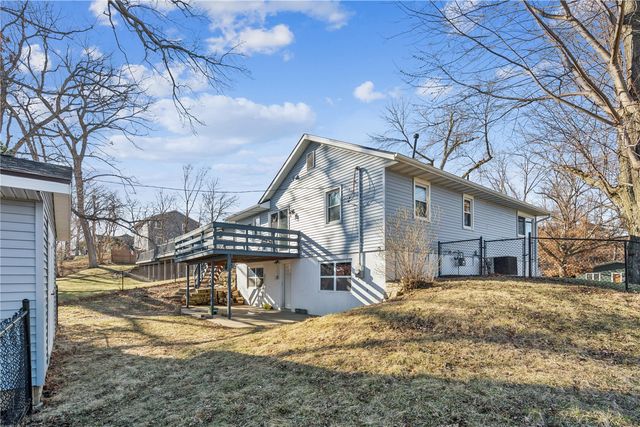 1338 Parkwood Drive SE, Cedar Rapids, IA 52403