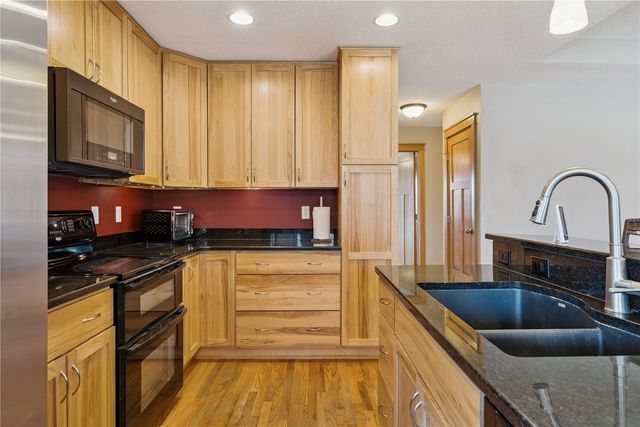 1338 Parkwood Drive SE, Cedar Rapids, IA 52403