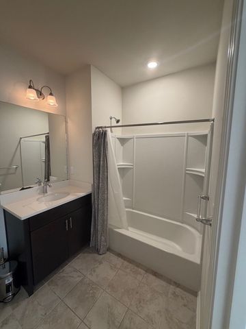 70 Trotter Rd 306, Weymouth, MA 02190