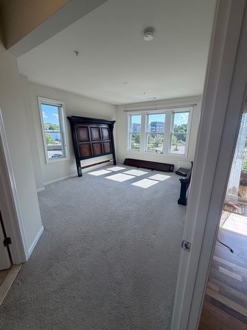 70 Trotter Rd 306, Weymouth, MA 02190
