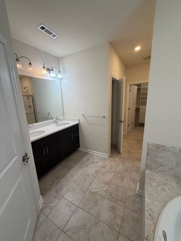 70 Trotter Rd 306, Weymouth, MA 02190