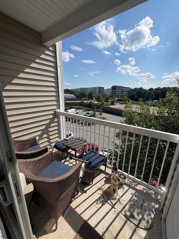 70 Trotter Rd 306, Weymouth, MA 02190