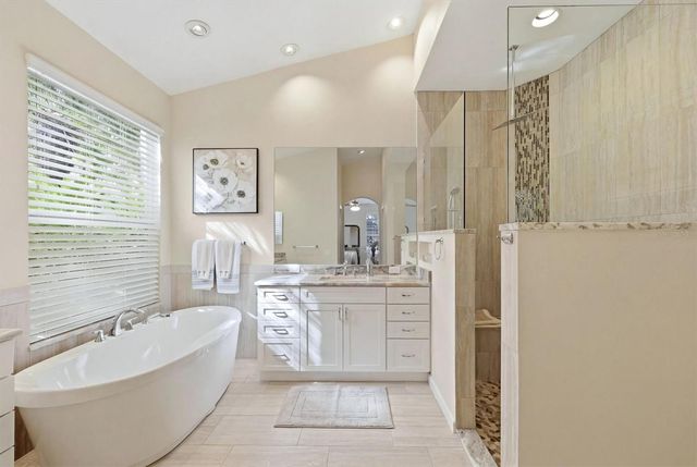 7119 KENSINGTON COURT, University Park, FL 34201