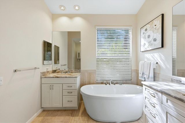 7119 KENSINGTON COURT, University Park, FL 34201