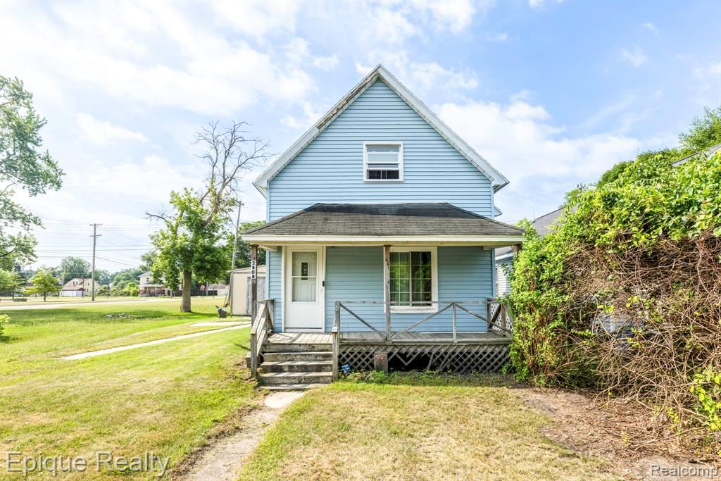 2808 Goulden Street, Port Huron, MI 48060
