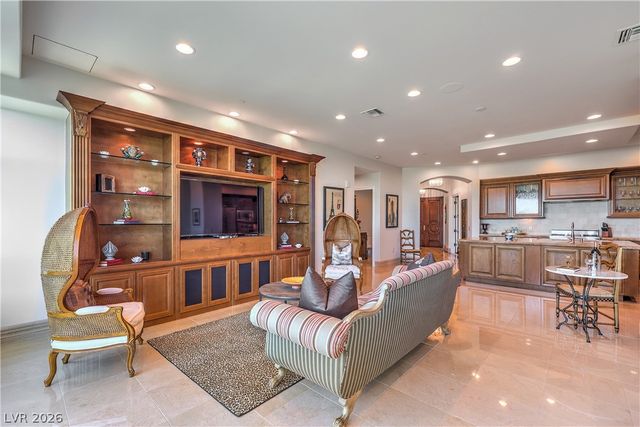 9101 Alta Drive 12, Las Vegas, NV 89145