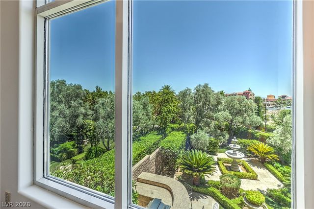 9101 Alta Drive 12, Las Vegas, NV 89145