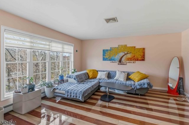 56 Minnisink Rd, Jefferson Twp., NJ 07849