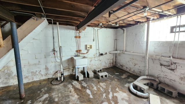 301 W 43rd Avenue, Gary, IN 46408
