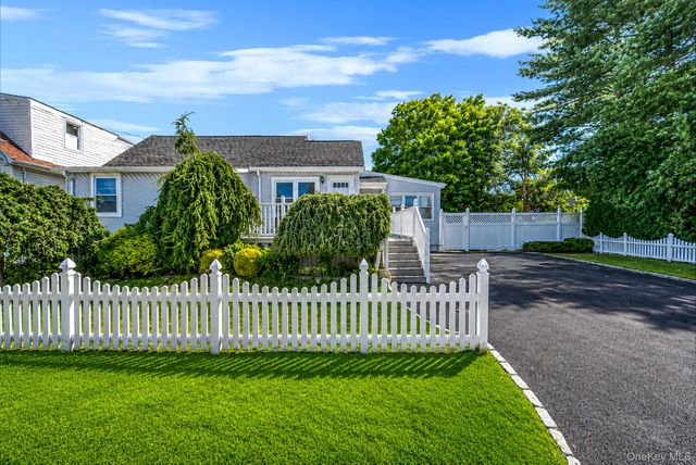 426 N 4th Street, Lindenhurst, NY 11757