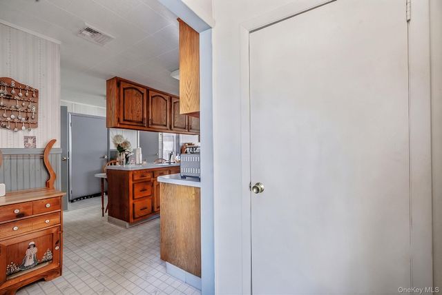 426 N 4th Street, Lindenhurst, NY 11757
