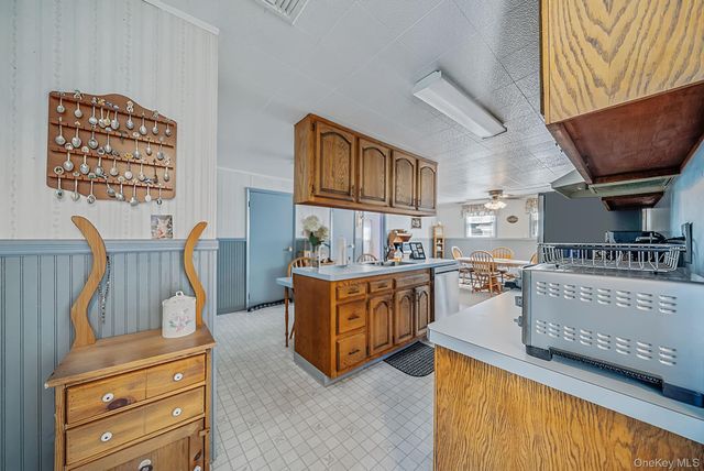 426 N 4th Street, Lindenhurst, NY 11757