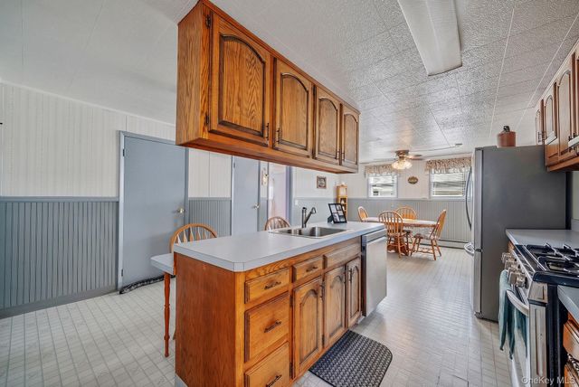 426 N 4th Street, Lindenhurst, NY 11757
