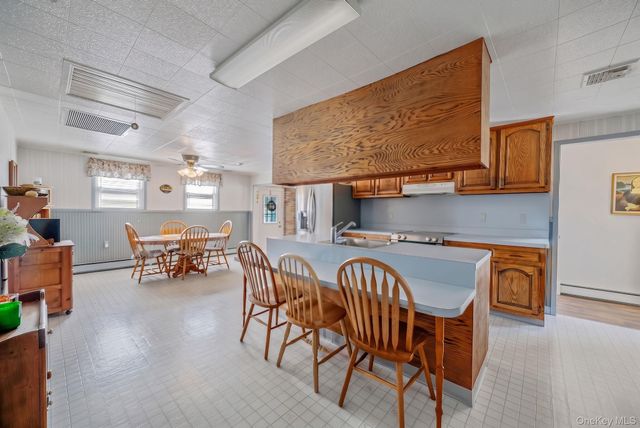 426 N 4th Street, Lindenhurst, NY 11757