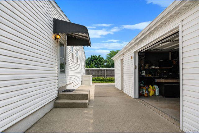 426 N 4th Street, Lindenhurst, NY 11757
