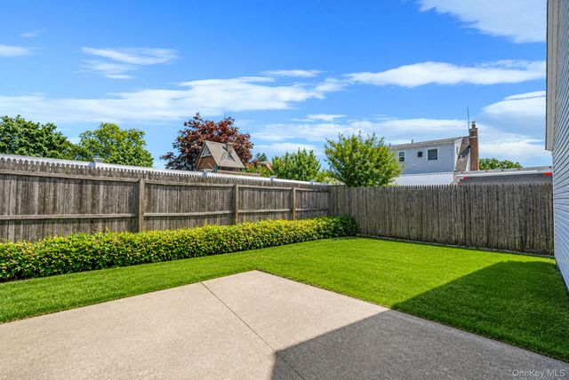 426 N 4th Street, Lindenhurst, NY 11757