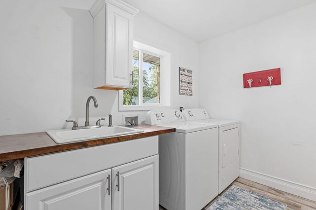 832 Lovell Avenue W, Roseville, MN 55113