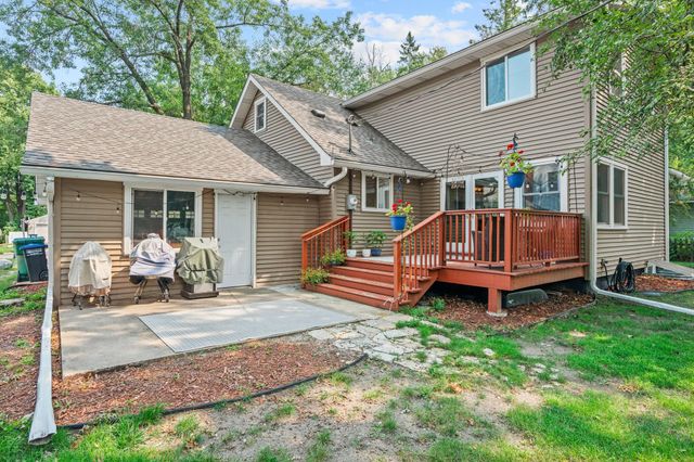 832 Lovell Avenue W, Roseville, MN 55113