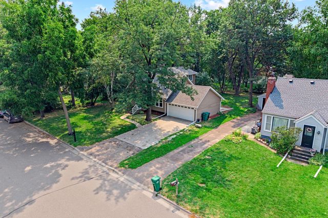 832 Lovell Avenue W, Roseville, MN 55113