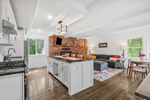 832 Lovell Avenue W, Roseville, MN 55113