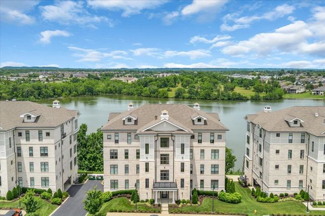 1024 Club View Dr Unit E301, Gallatin, TN 37066