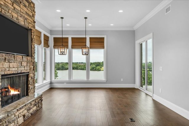 1024 Club View Dr Unit E301, Gallatin, TN 37066