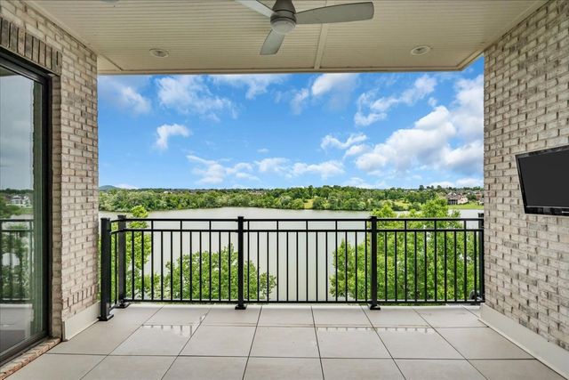 1024 Club View Dr Unit E301, Gallatin, TN 37066