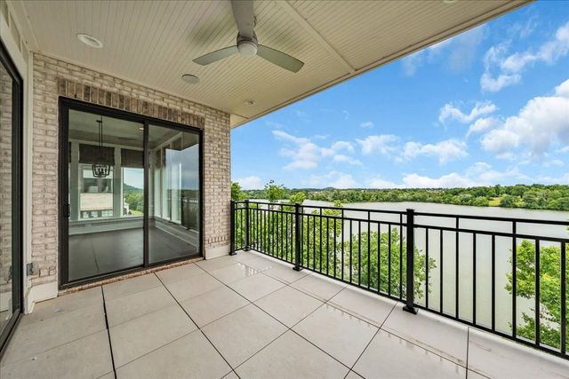 1024 Club View Dr Unit E301, Gallatin, TN 37066