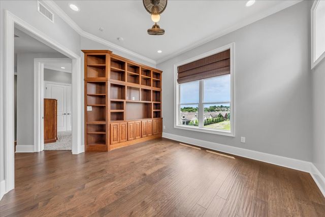 1024 Club View Dr Unit E301, Gallatin, TN 37066