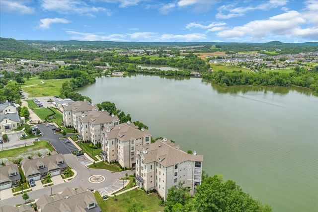 1024 Club View Dr Unit E301, Gallatin, TN 37066
