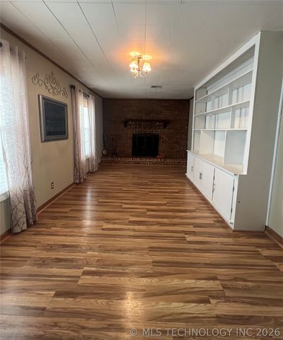 4136 S 39th West Avenue, Tulsa, OK 74107