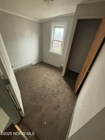 2433 Paradise Avenue, Toledo, OH 43613