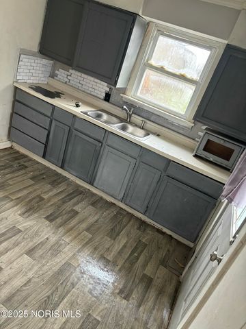 2433 Paradise Avenue, Toledo, OH 43613