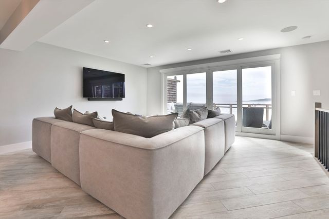 45 Raymond Street 7, Manchester, MA 01944