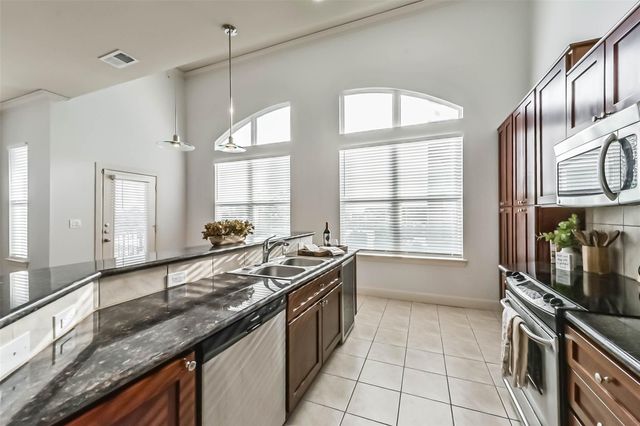 1010 Rosine Street 49, Houston, TX 77019
