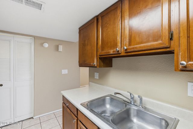 8888 N 47TH Avenue 220, Glendale, AZ 85302