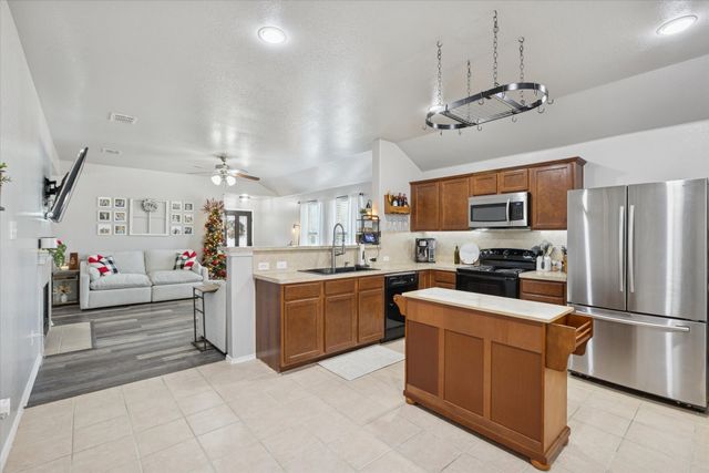 12418 Worthington Lane, Rhome, TX 76078