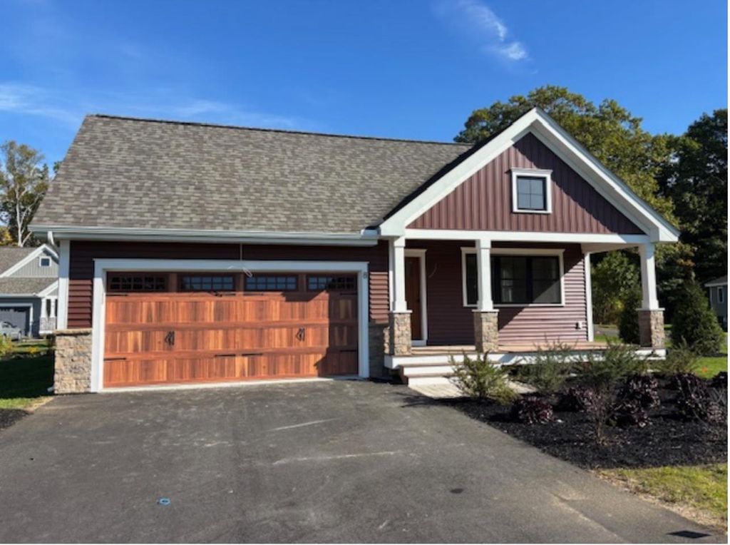 27 Edgewater Drive, Brentwood, NH 03833